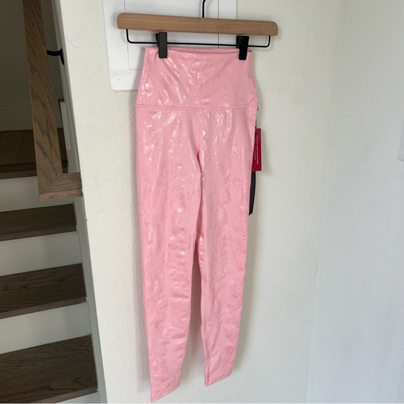 Carbon 38 Metallic Snake High Rise 7/8 Legging in Pink - Picture 4 of 7